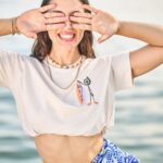 t-shirt surfer