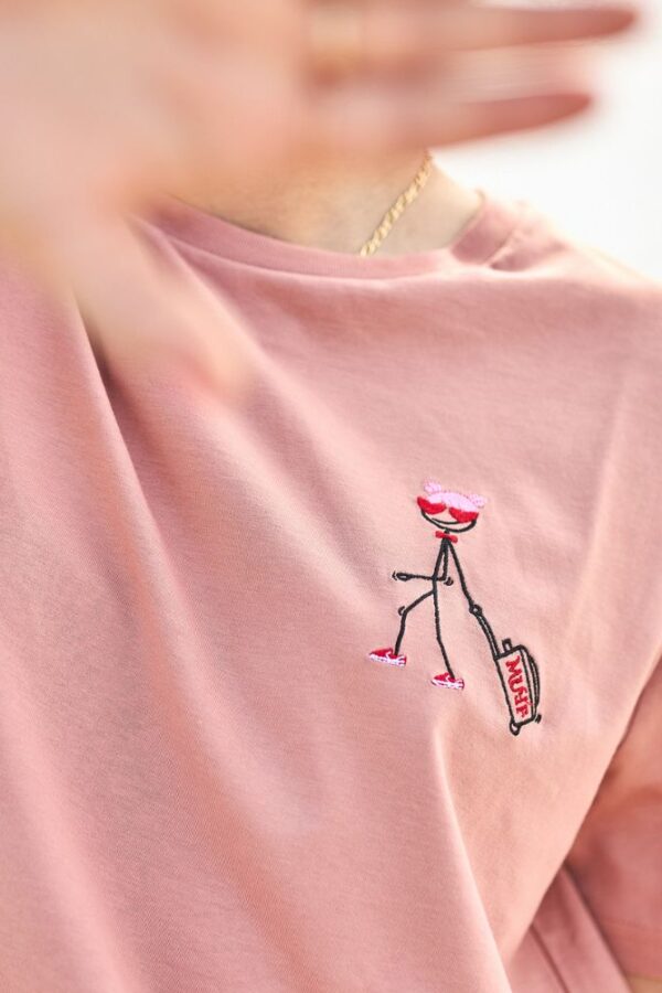 pink t-shirt
