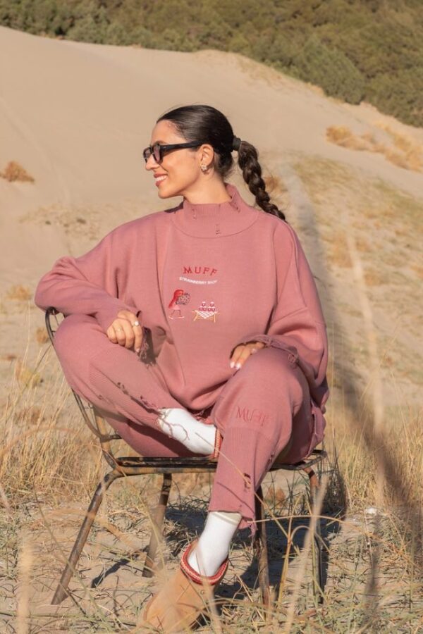 knit embroidered set
