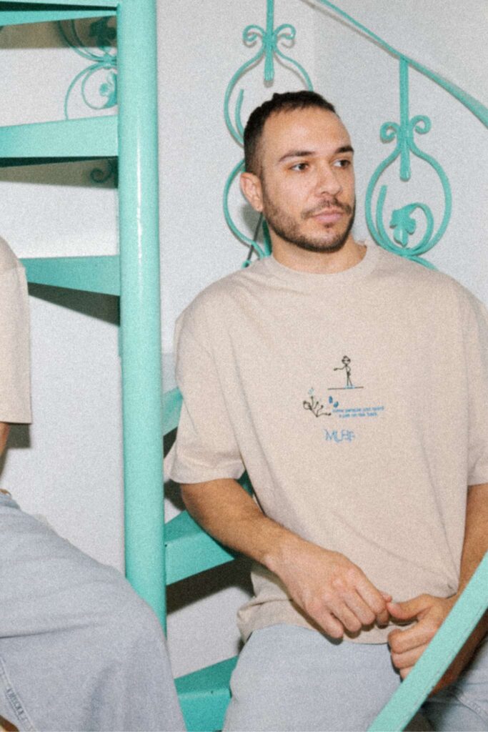 Muff Oversized beige shirt