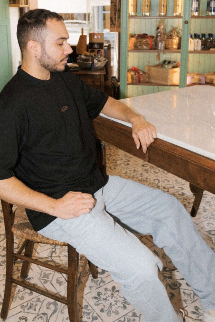 muff oversized black shirt