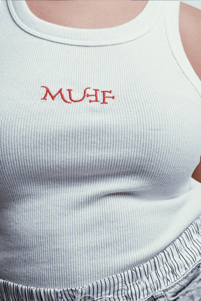 tank top λευκο με κεντημα muff