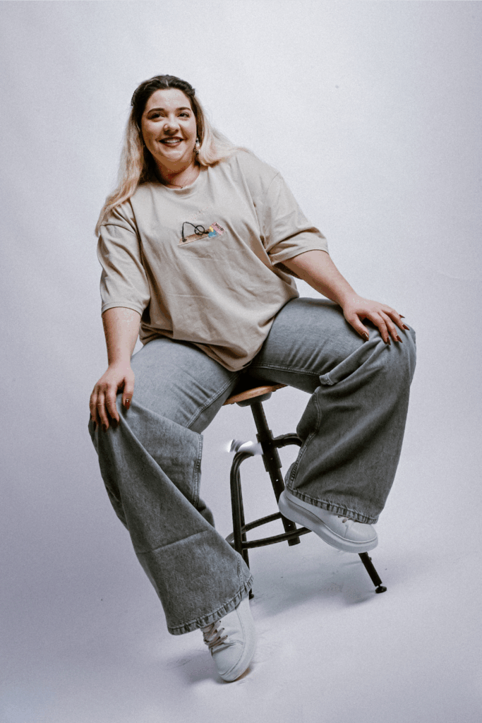 oversized t-shirt and grey Jeans