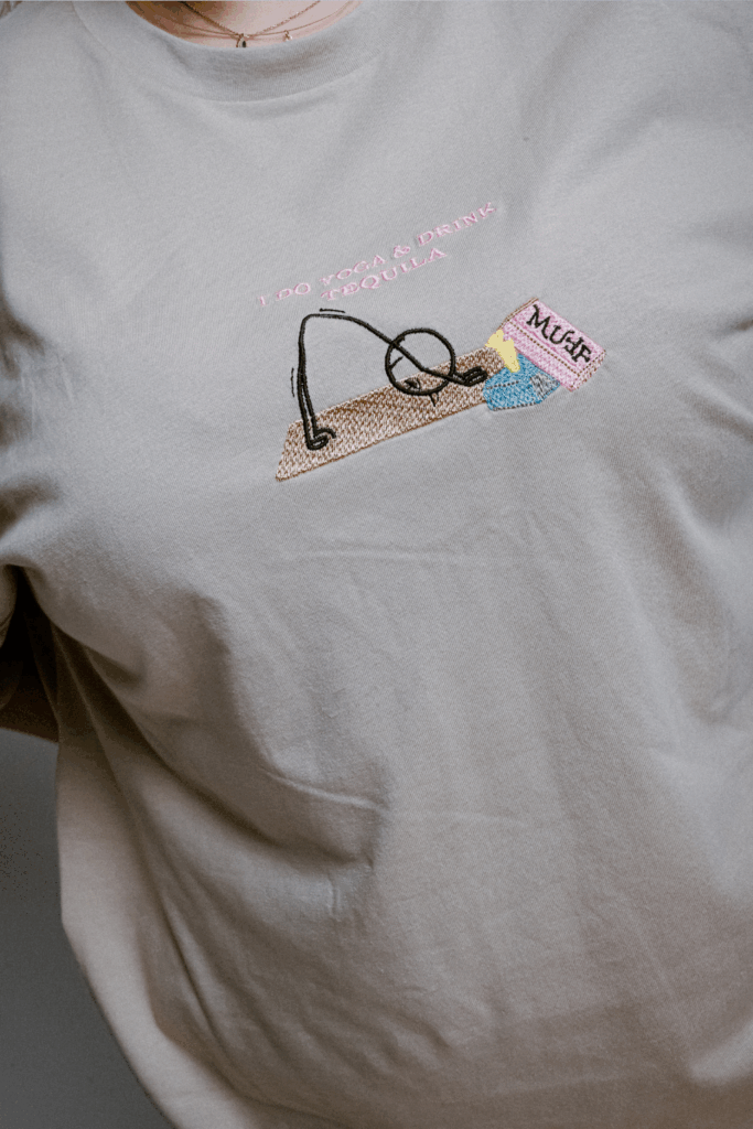 oversized t-shirt and grey Jeans